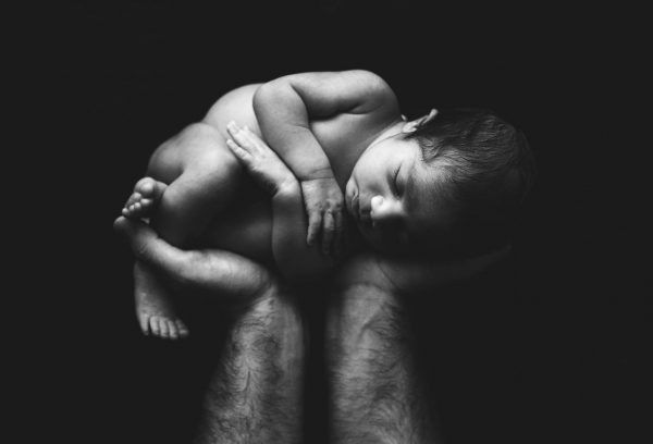 Newborn BABY+PARENTS+SIBLINGS session fee (80%) - Image 4