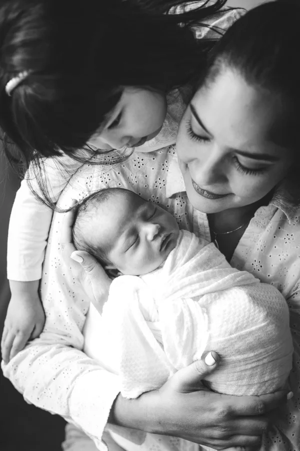 Newborn BABY+PARENTS+SIBLINGS session fee (80%) - Image 3